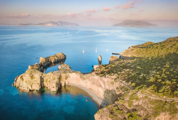 Die verborgenen Strände und Buchten von Panarea: Ein Paradies für Entdecker